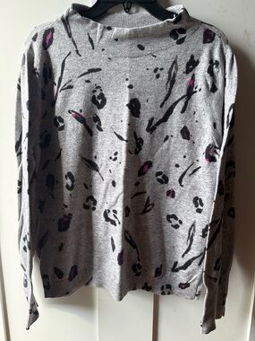 NIC+ZOE Light Gray Pullover with Subtle Pink Spots